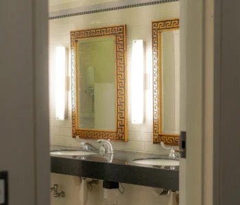 مرايا أحواض الغسيل